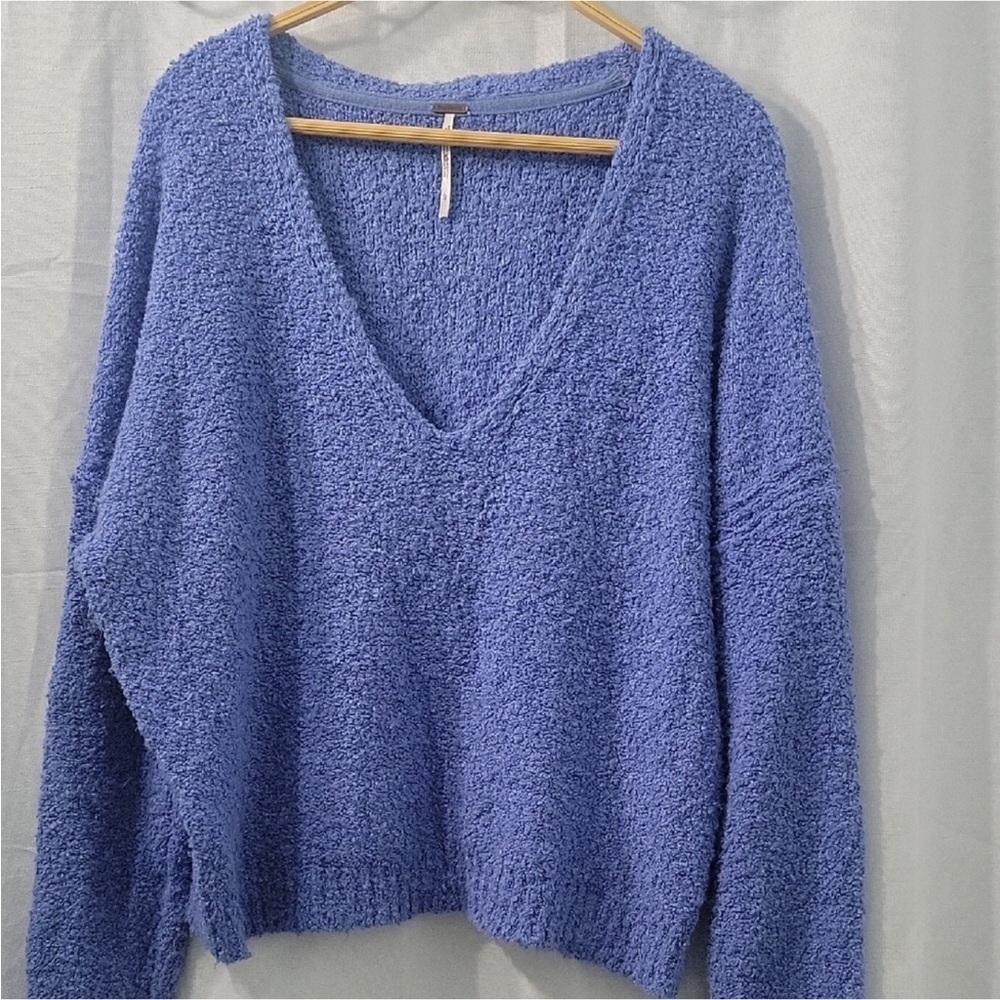 Free people Women's Cozy Blue V-Neck Sweater Size L - Picture 2 of 11